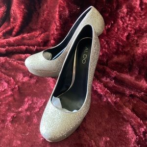 CRIXIA CHAMPAGNE PLATFORM GLITTER PUMPS